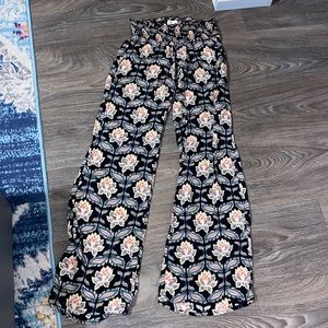 O’Neill size Medium low rise pants w a floral print; 💯 viscose